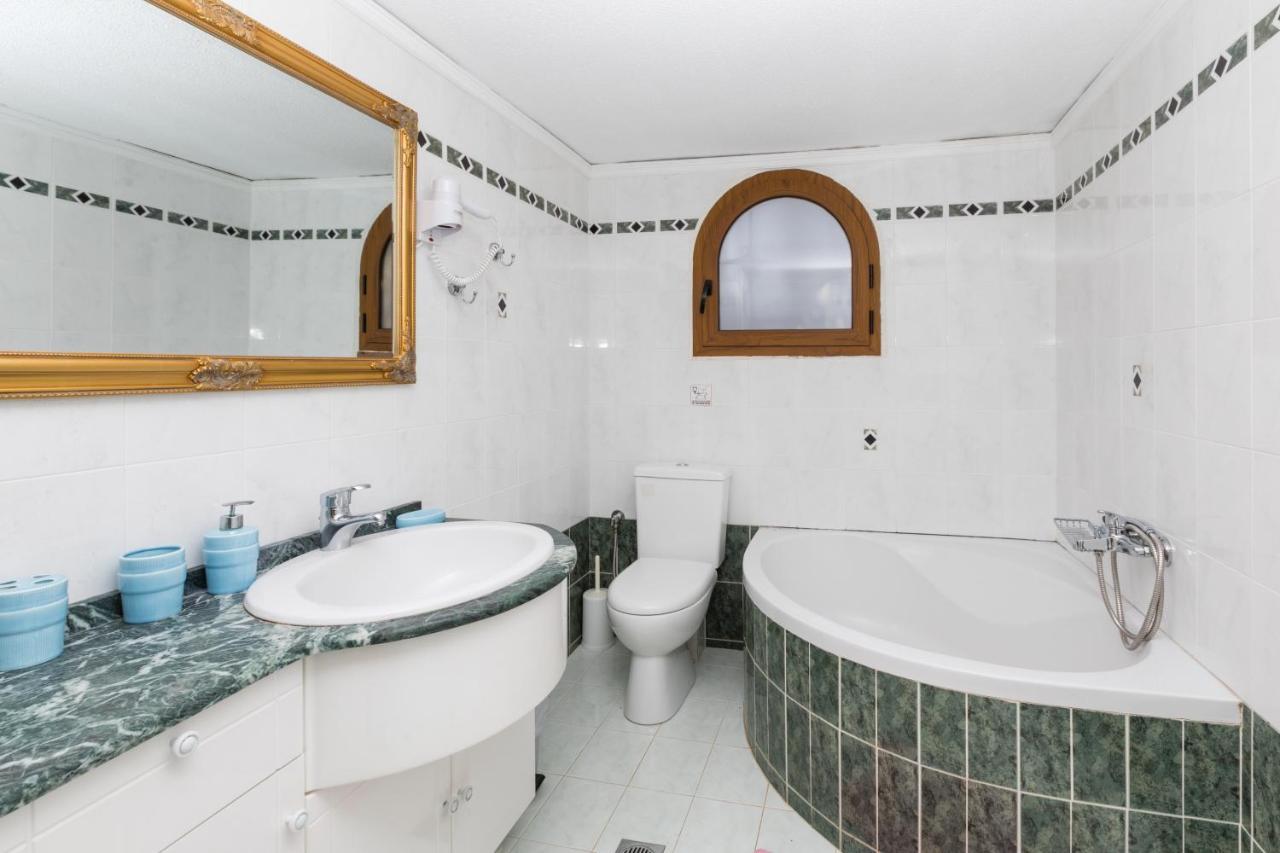 Beachfront Family Villa Katerina With Private Pool, Playground, Bbq & Amazing Sea Views! Petres  Dış mekan fotoğraf