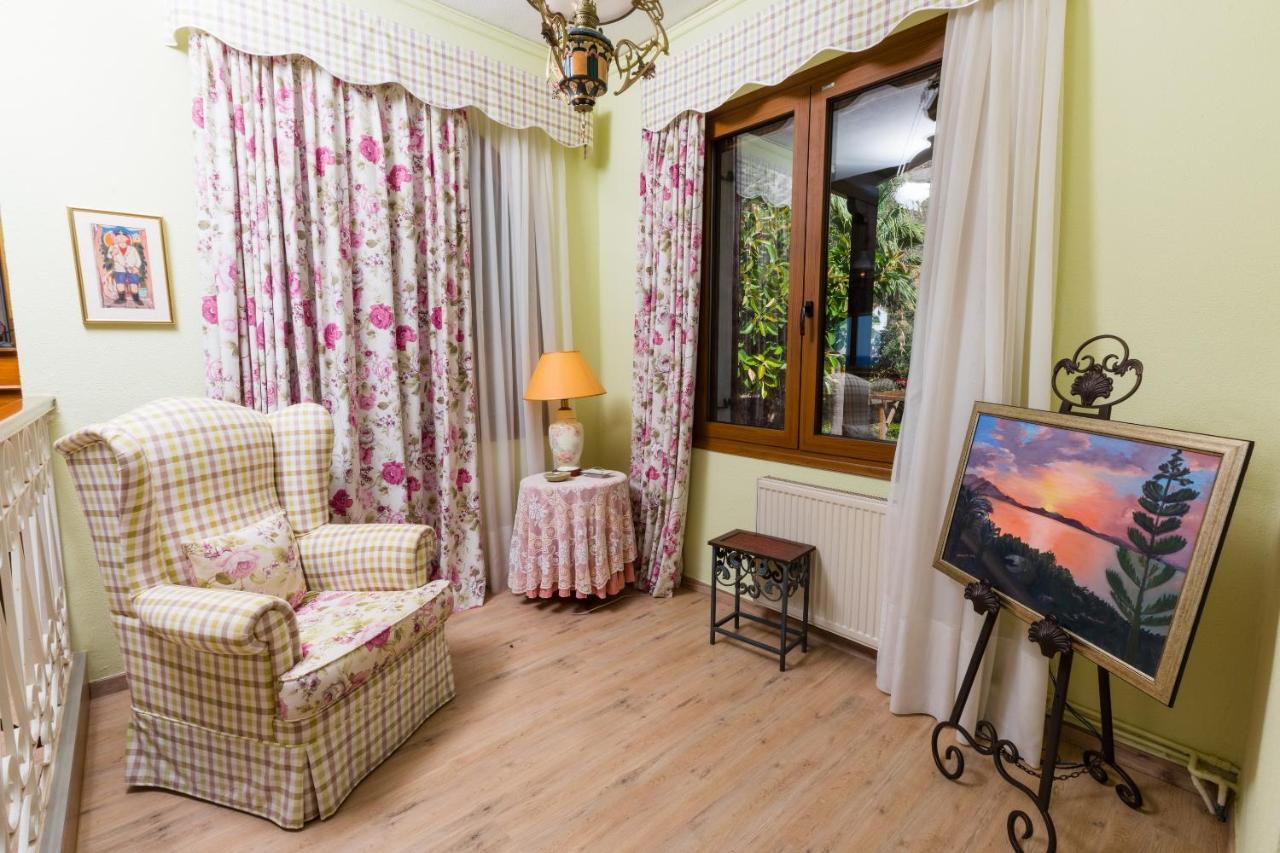 Beachfront Family Villa Katerina With Private Pool, Playground, Bbq & Amazing Sea Views! Petres  Dış mekan fotoğraf
