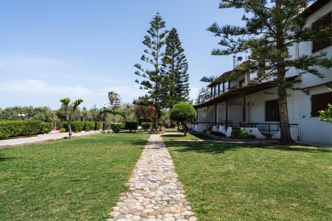 Beachfront Family Villa Katerina With Private Pool, Playground, Bbq & Amazing Sea Views! Petres  Dış mekan fotoğraf