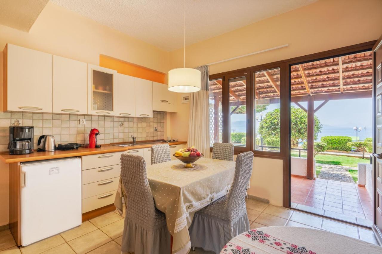 Beachfront Family Villa Katerina With Private Pool, Playground, Bbq & Amazing Sea Views! Petres  Dış mekan fotoğraf